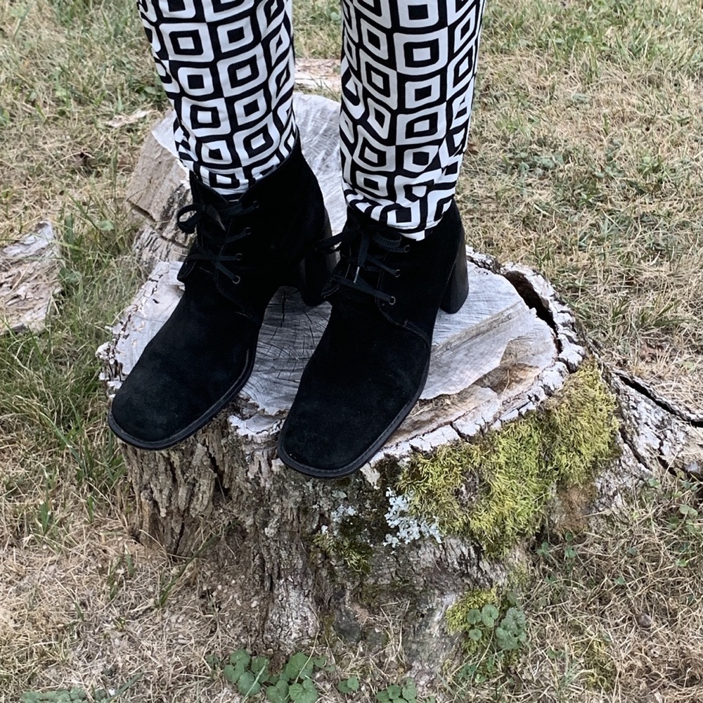 Vintage Joan &David Suede Boots! 🖤 - Picture 4 of 5